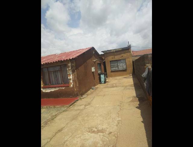 2 BEDROOM HOUSE FOR SALE IN NALEDI